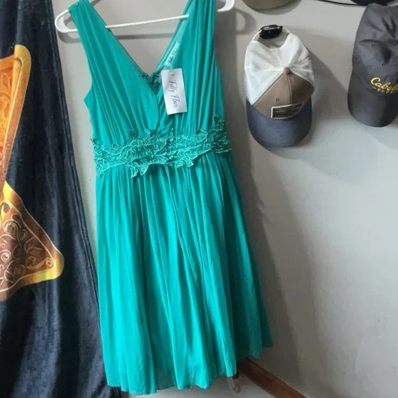 Elegant/ casual dress 3 available - Picture 2 of 5